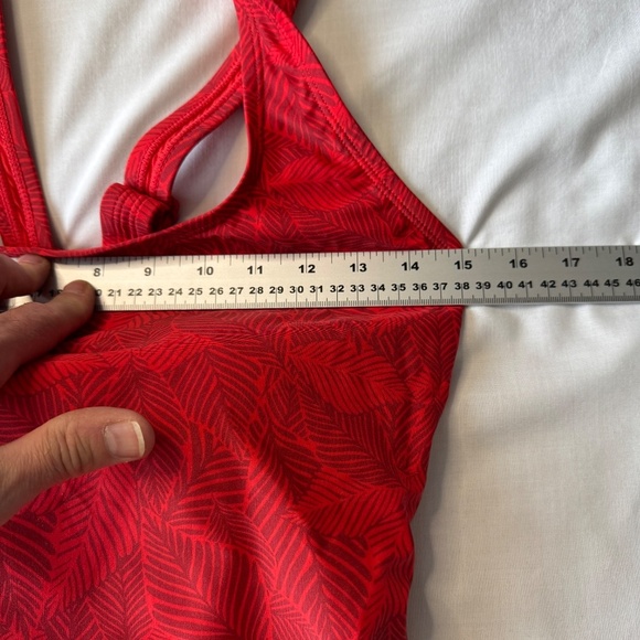 ROOTS Women's One-Piece Swimsuit 14 Allover Leaf Print Criss-Cross Straps Red - Picture 8 of 15